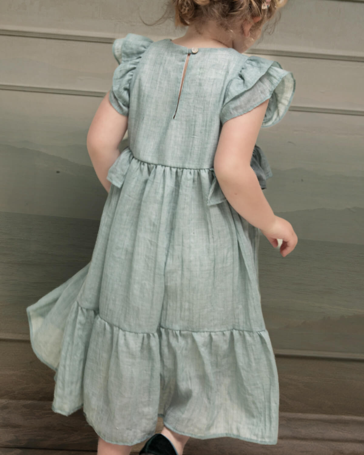 Traje de arras para niña largo en color verde Cosmosphie