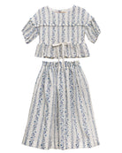 Conjunto para niña teen adolescente de blusa y falda, invitada a boda o primera comunion de flores azules Cosmosophie.