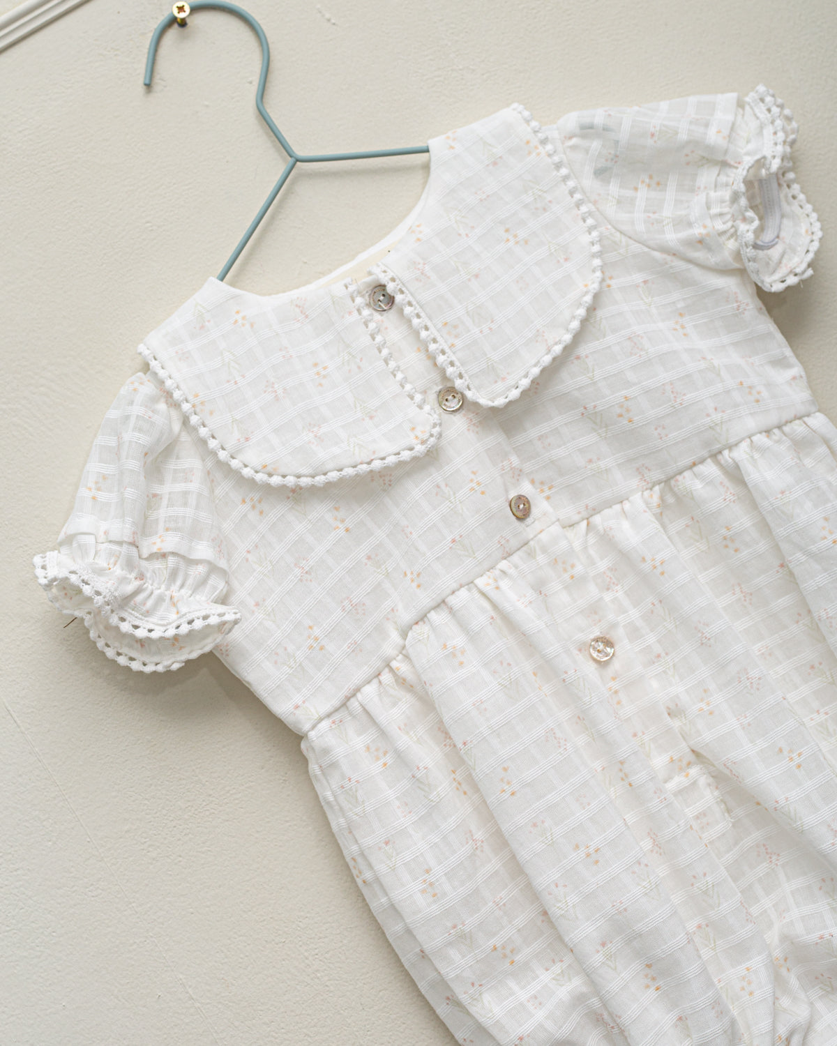 Ranita flores rosas cuello bebe de Cosmosophie