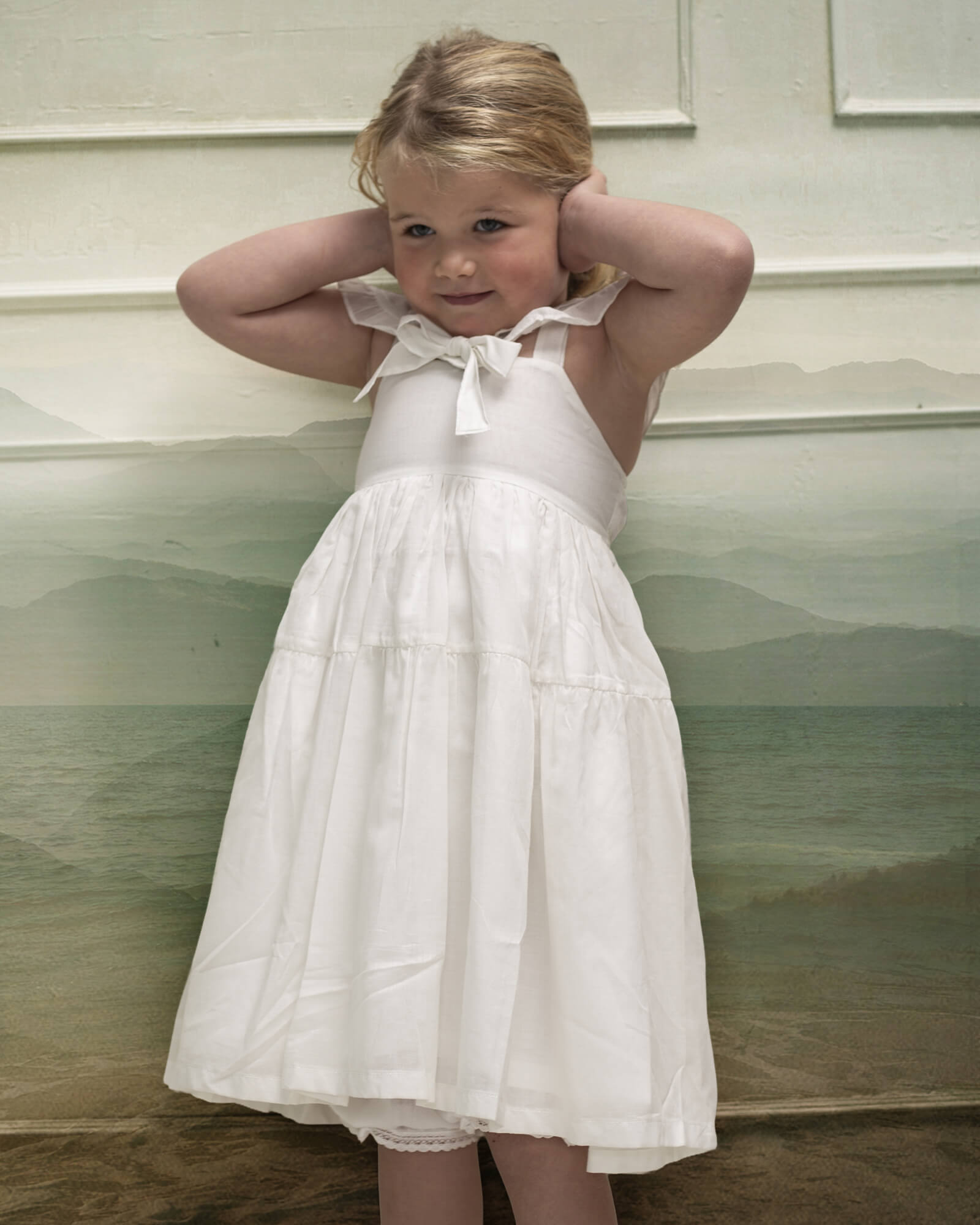 Vestido de tirantes largo con capita y volantes Cosmosophie