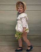 traje de arras de bebe de flores con toques dorados Cosmosophie