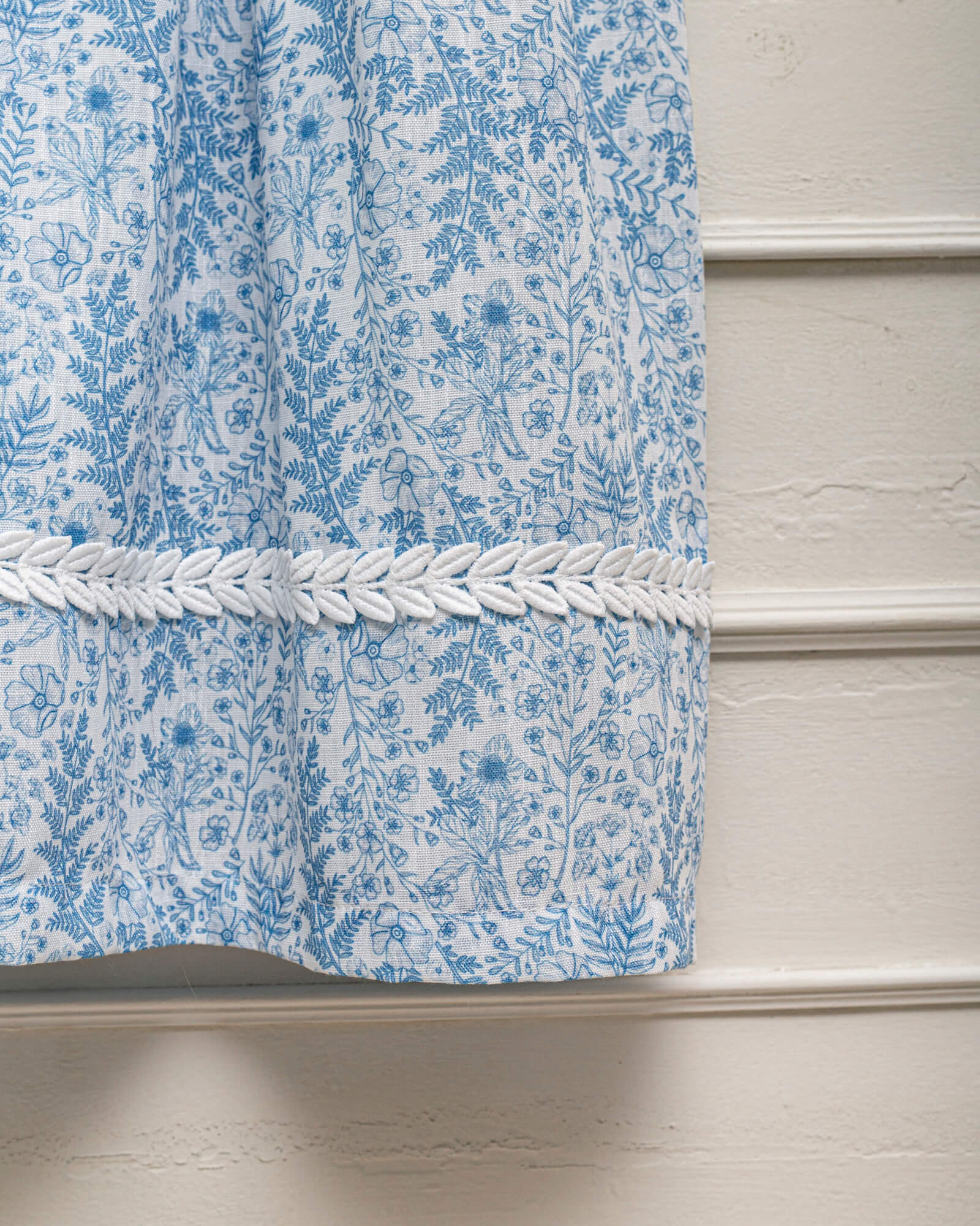 Vestido de tirantes de flores azules cosmosophie