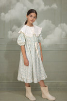 Vestido de invitada para boda o primera comunion de flores con gran cuello en bordado. Cosmosophie