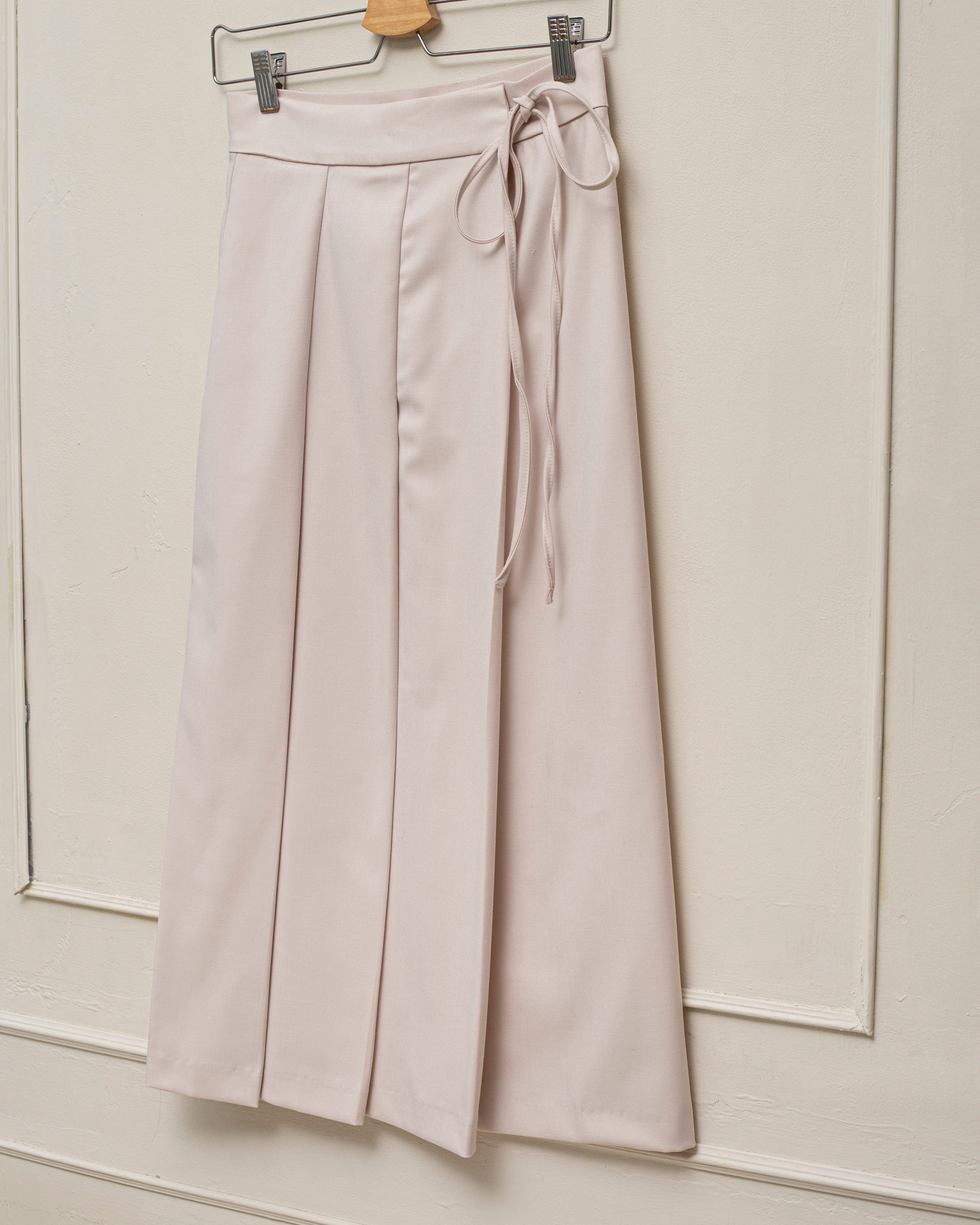 Falda beige plisada para adolescente