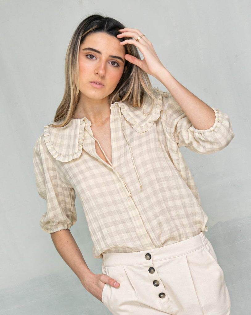 Lady Di Shirt, old fashioned in gignham double gauze cotton. Huge peter pan collar.
