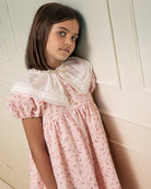 Vestido vichy rosa con cuello blanco. Cosmosophie