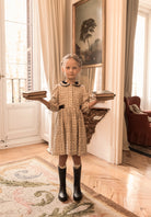 Vestido lino beige con flores azul marino y cuello terciopelo Cosmosophie