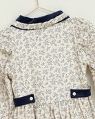 Vestido lino beige con flores azul marino y cuello terciopelo Cosmosophie