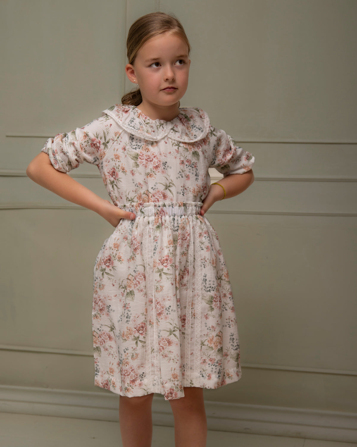 Conjunto de flores para adolescentes falda y blusa. Cosmosophie