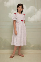 Vestido para niña invitada vichy azul con estampado de cerezas Cosmosophie