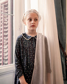 Vestido azul noche con flores y oro Cosmosophie