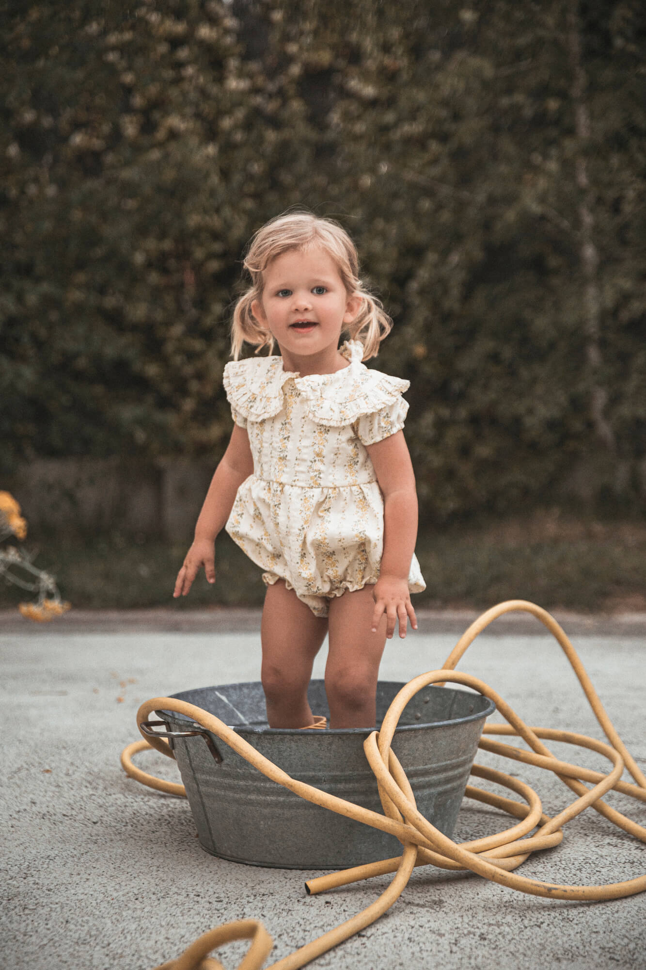 Ranita de bebe amarilla con encaje cosmosophie.