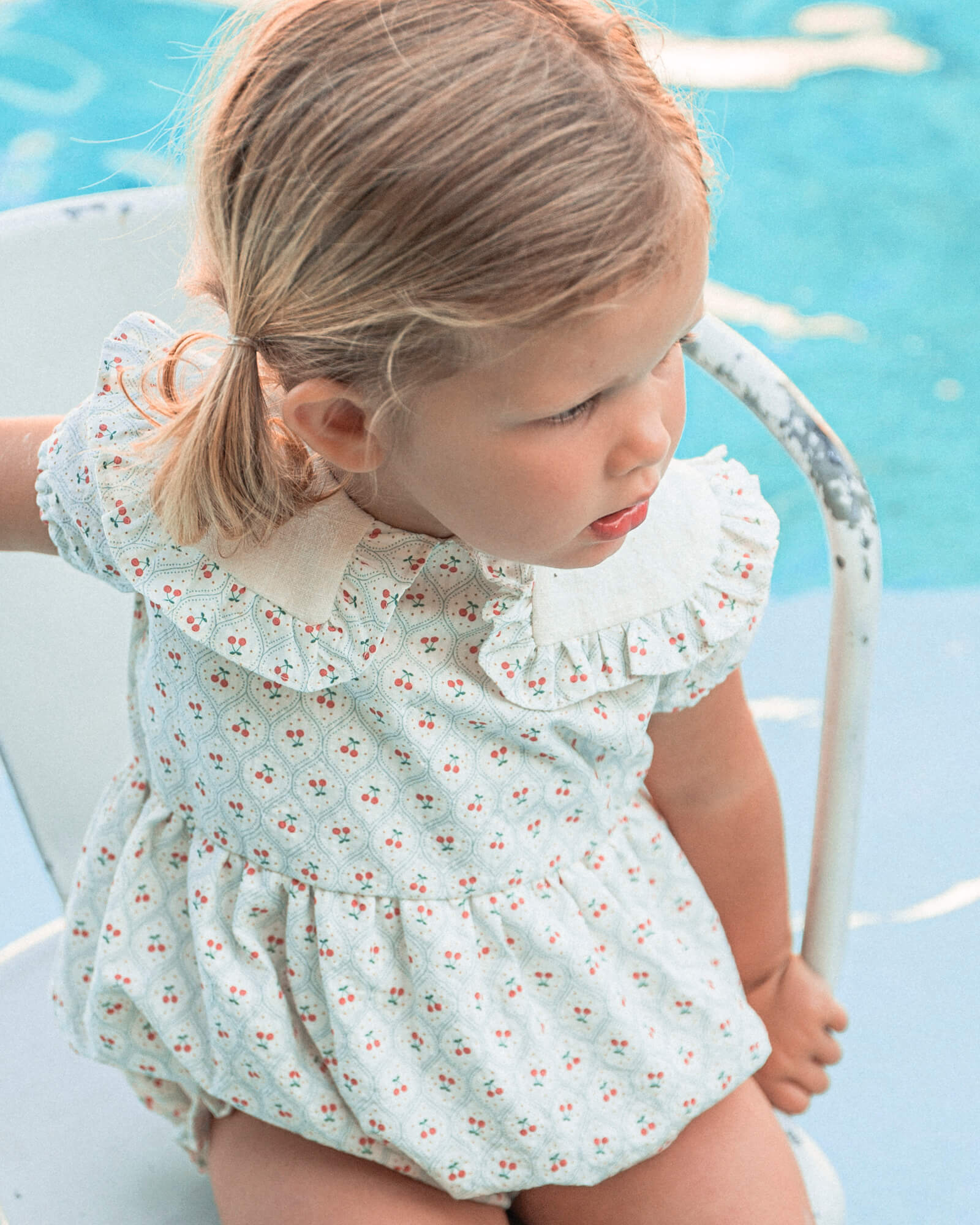 Ranita para bebe estampado de cerezas. Cosmosophie