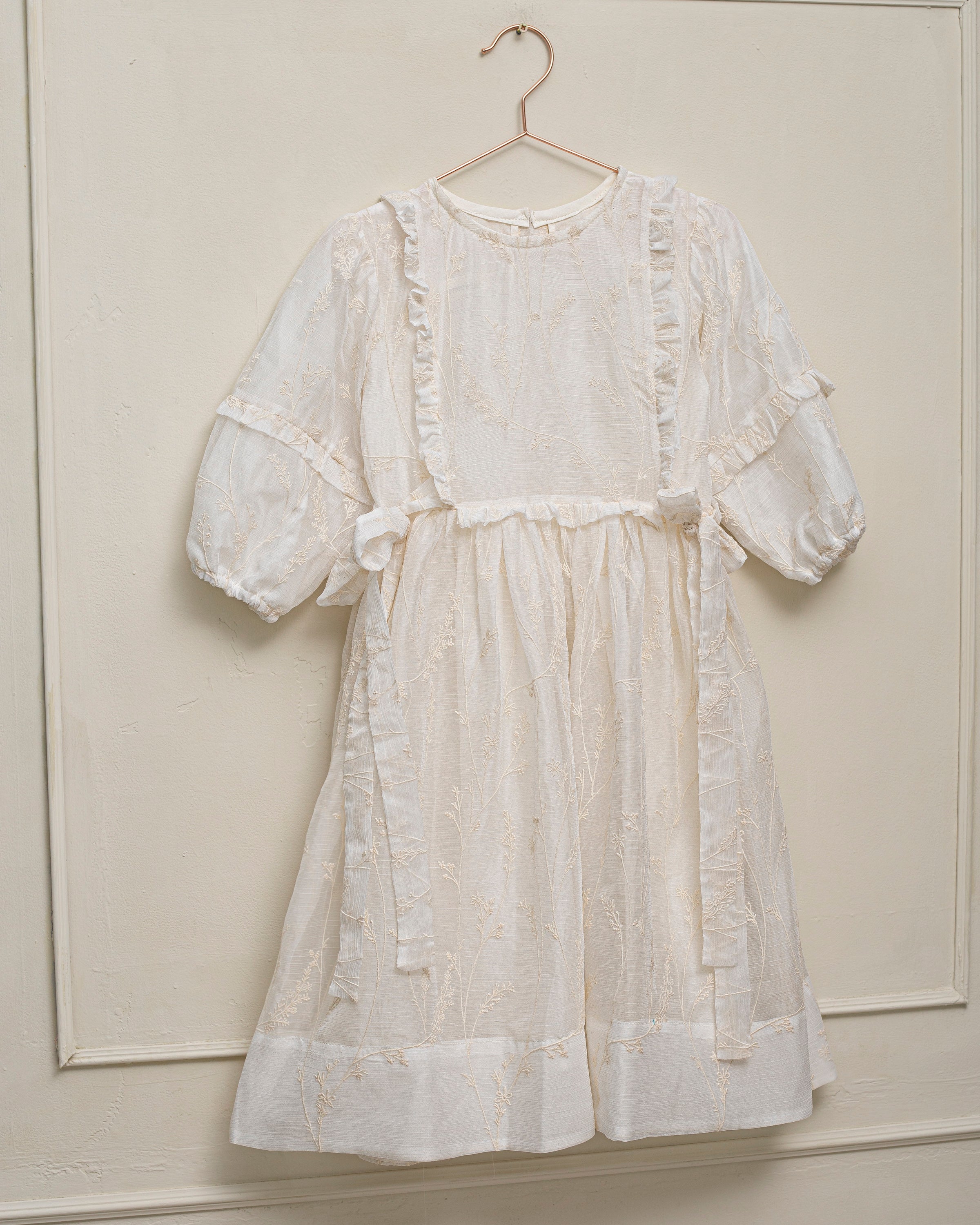 Vestido beige tejido bordado Cosmosophie