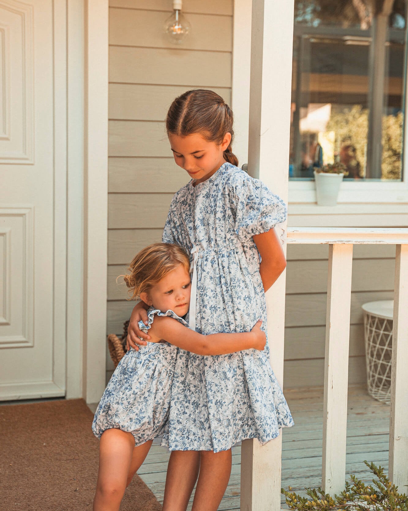 Vestido batista bordada estampado flores azules Cosmosophie