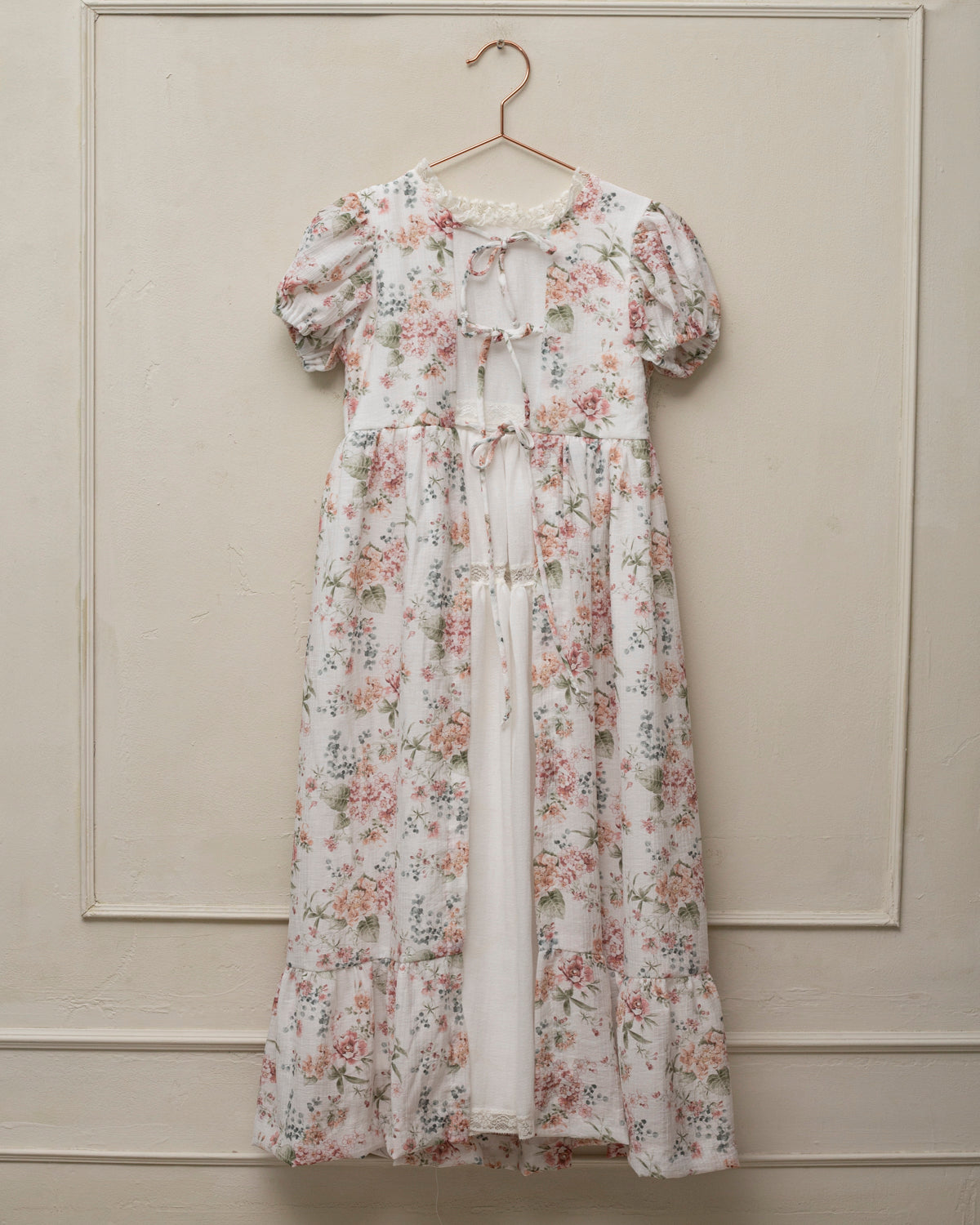 Vestido largo Arras en flores y blanco. con lazitos y encaje. Cosmosophie