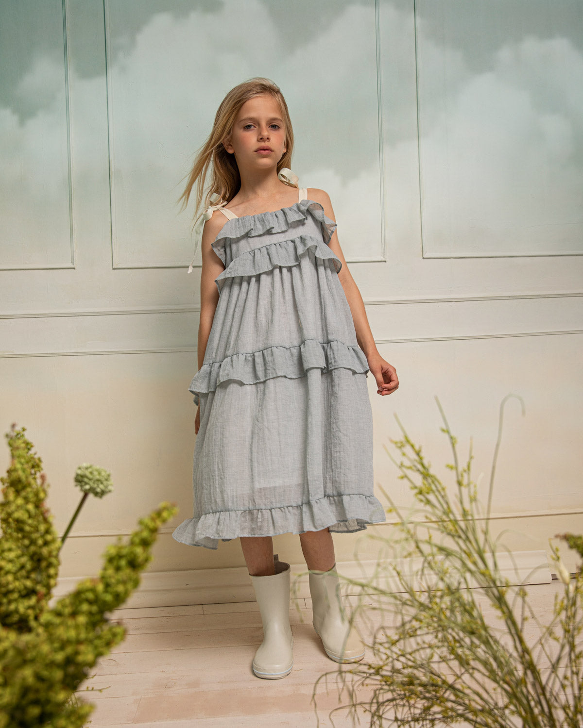 Vestido elegante adolescente en gris claro tirantes Cosmosophie