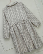 Vestido en beige con flores en gris y azul para adolescente Cosmosophie