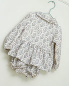 Conjunto bebe crudo con flores en azul Cosmosophie