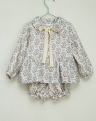 Conjunto bebe crudo con flores en azul Cosmosophie