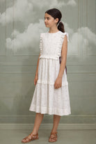 Vestido de invitada para boda o primera comunion. Color blanco con florecitas. Pichi con volantes para niña Cosmosophie