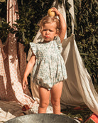 Ranita para bebe en una preciosa batista bordada con estampado de flores.