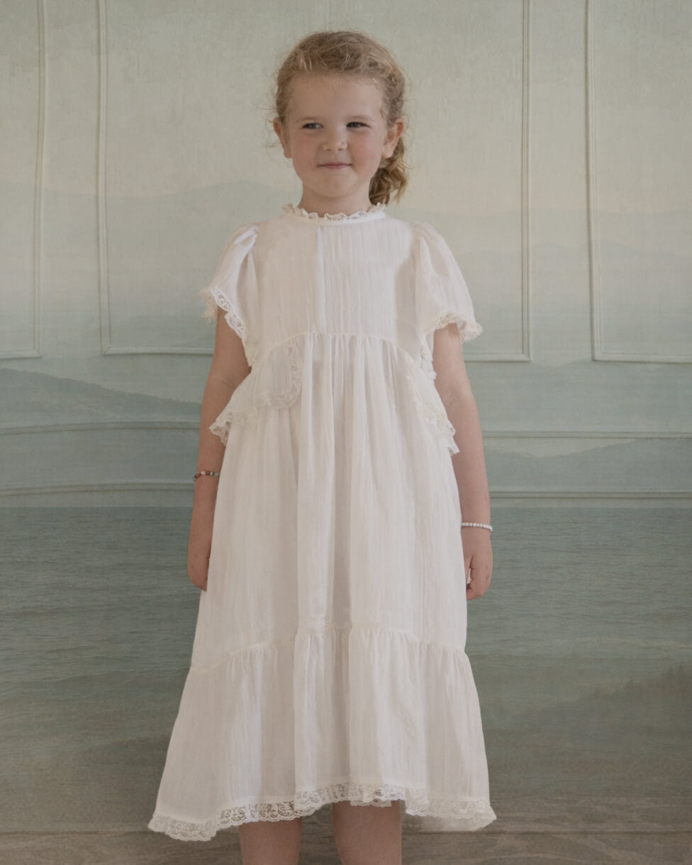 Vestido arras largo en blanco con encajes Cosmosophie