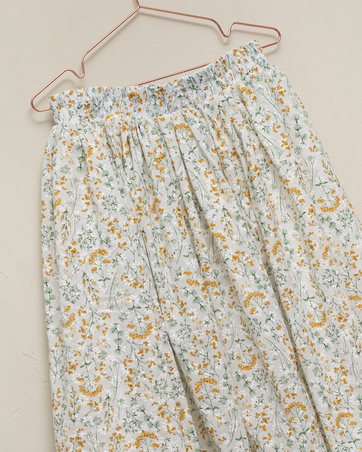 Conjunto para adolescente de top y falda midi en batista bordada blanco y amarillo Cosmosophie