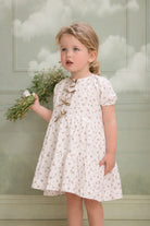 Vestido elegante de invitada para niña y adolescente de flores y puntos dorados. Con lazos en el pecho para bautizo boda o comunion. Cosmosophie