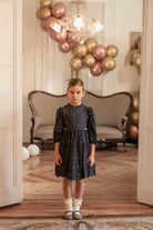 Vestido flores azul marino con oro Lotus de Cosmosophie