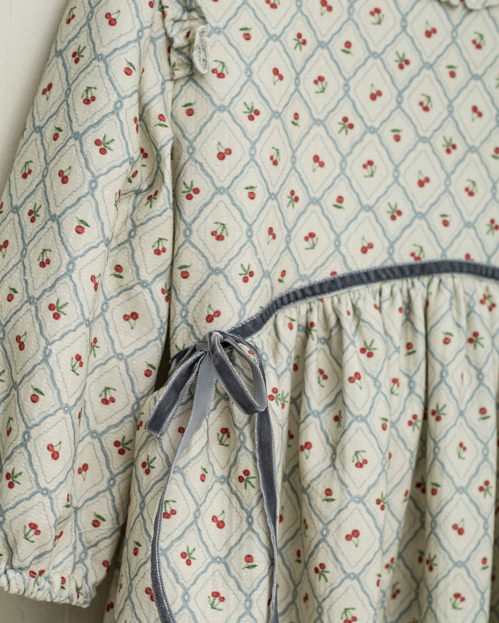 Vestido estampado cerezas cosmosophie