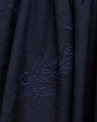 Vestido pichi azul noche de lana bordada Cosmosophie