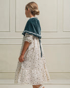Preciosa mañanita para combinar con nuestros trajes de arras, Confeccionado en terciopelo a juego con nuestros vestidos. Cosmosophie