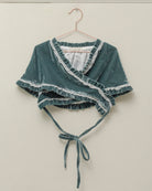 Preciosa mañanita para combinar con nuestros trajes de arras, Confeccionado en terciopelo a juego con nuestros vestidos. Cosmosophie