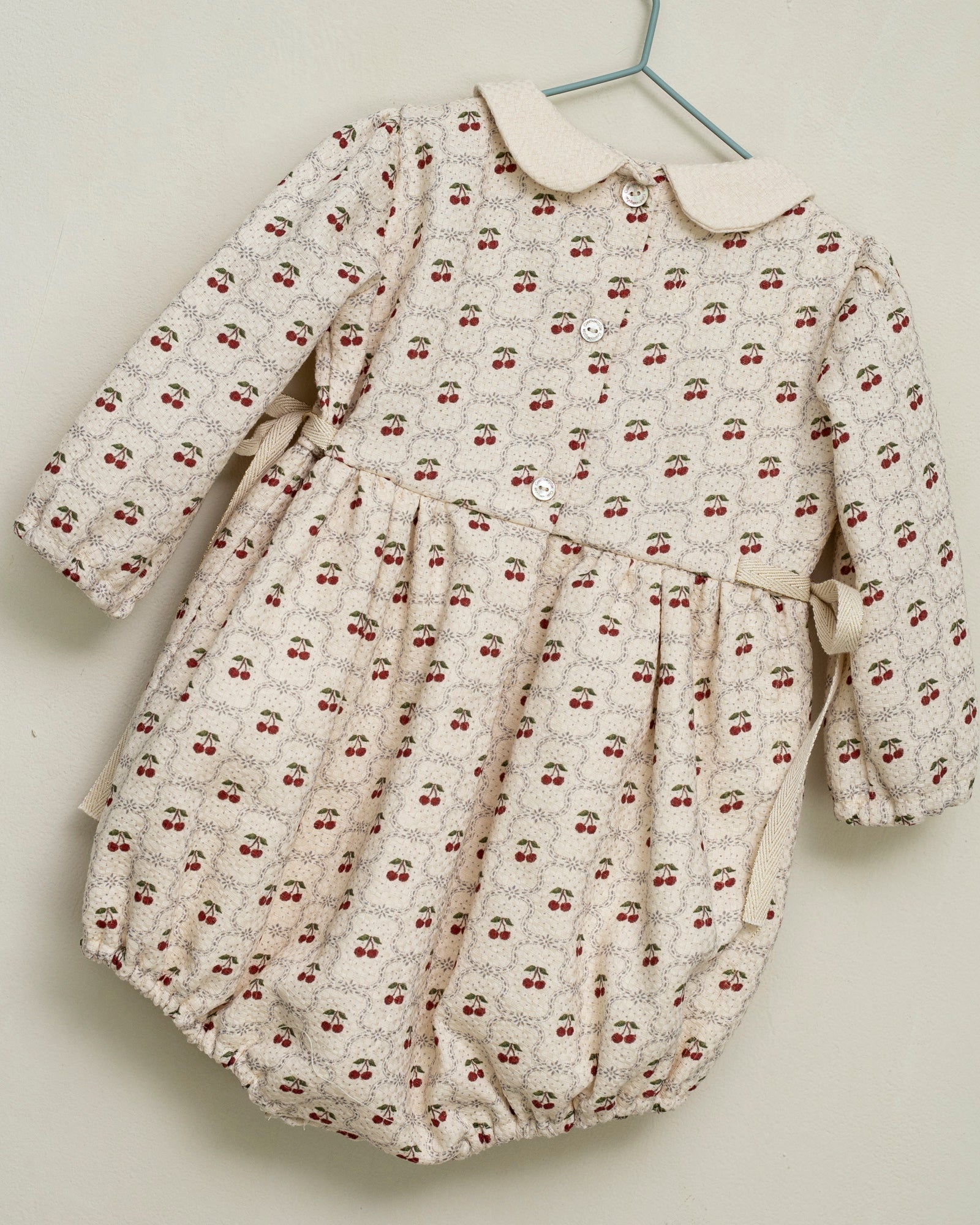 Ranita bebe estampado cerezas de Cosmosophie