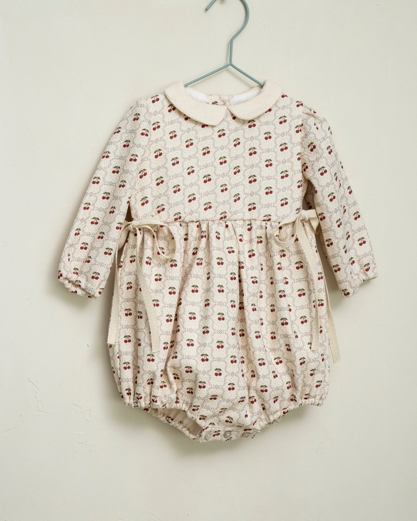 Ranita bebe estampado cerezas de Cosmosophie