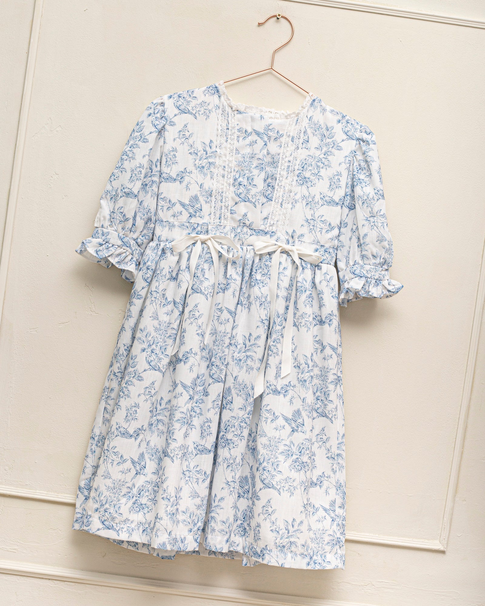 Vestido encajes estampado pájaros Moss Waso