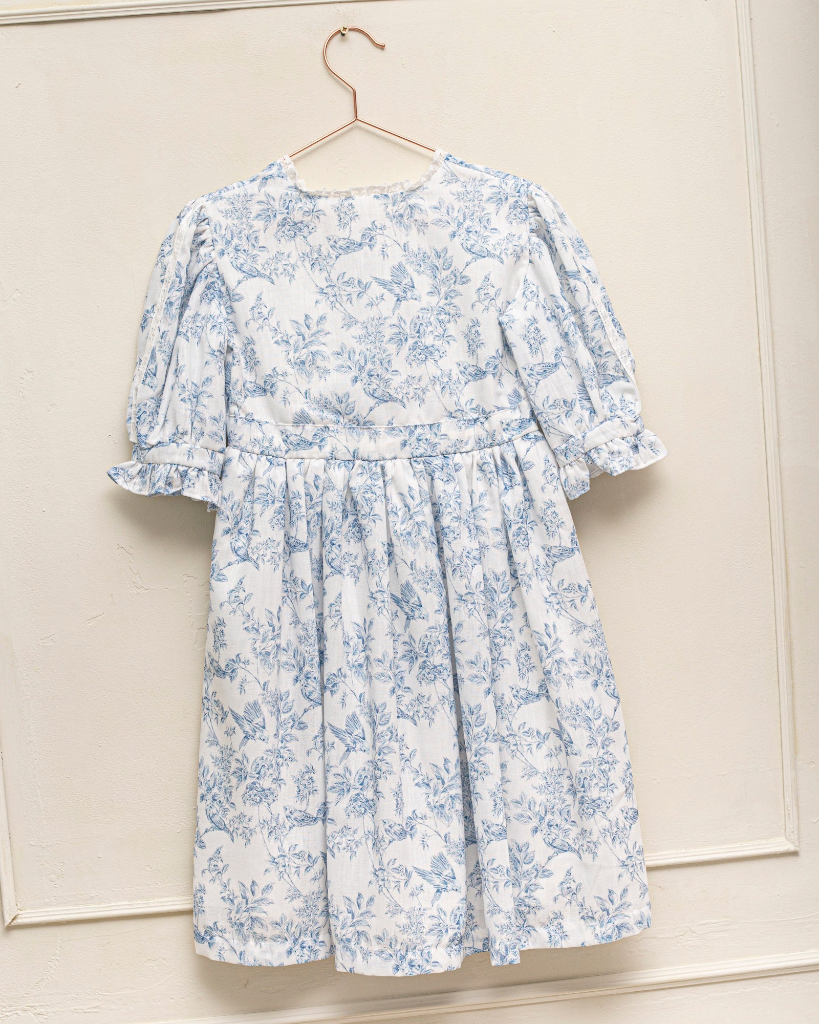 Vestido encajes estampado pájaros Moss Waso