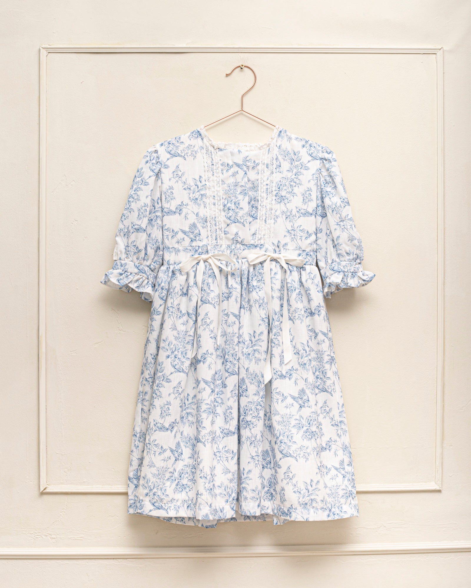 Vestido encajes estampado pájaros Moss Waso