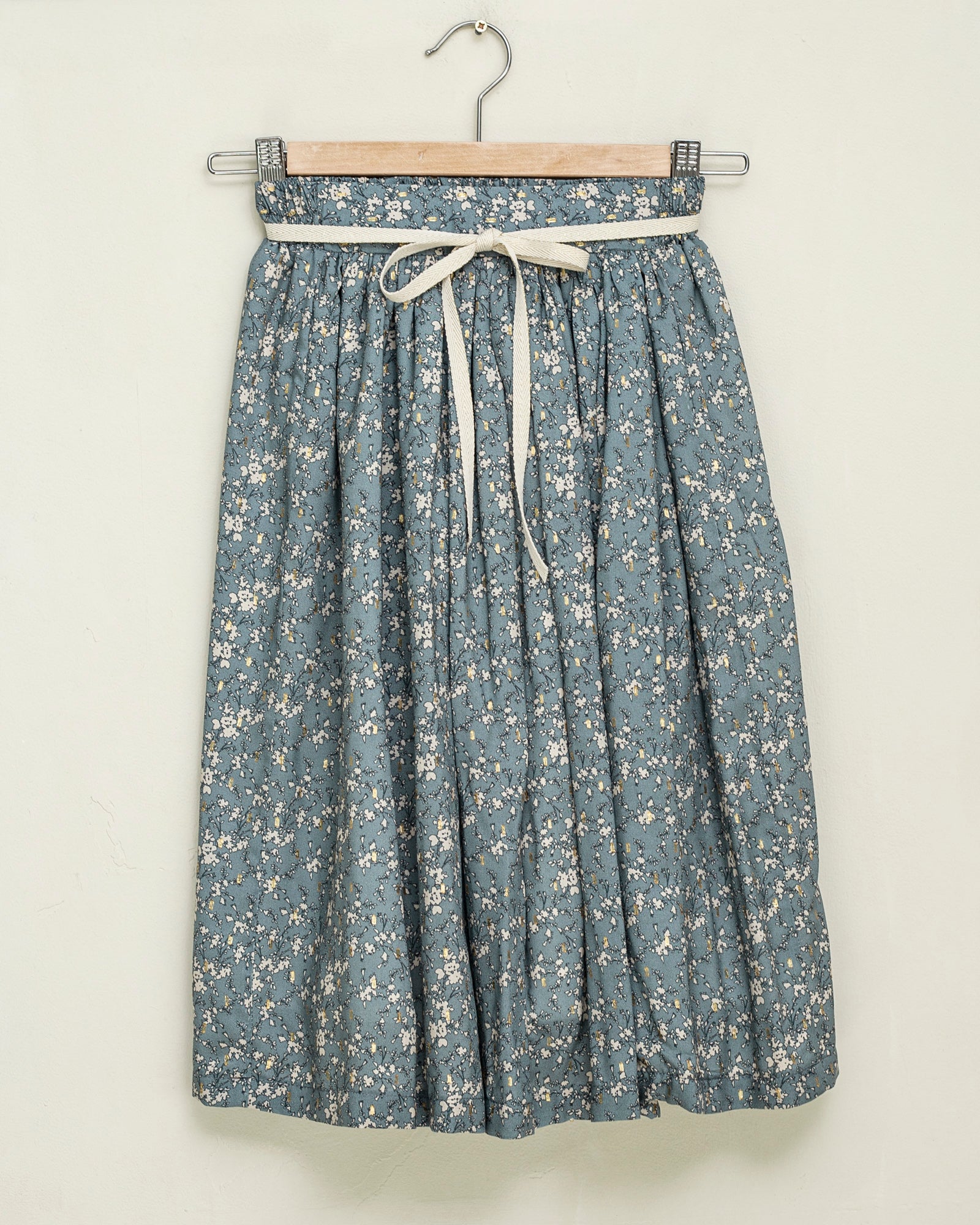Falda azul grisaceo para adolescentes de flores beige y oro Cosmosophie
