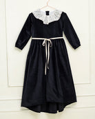 Vestido largo negro terciopelo cuello encaje Cosmosophie