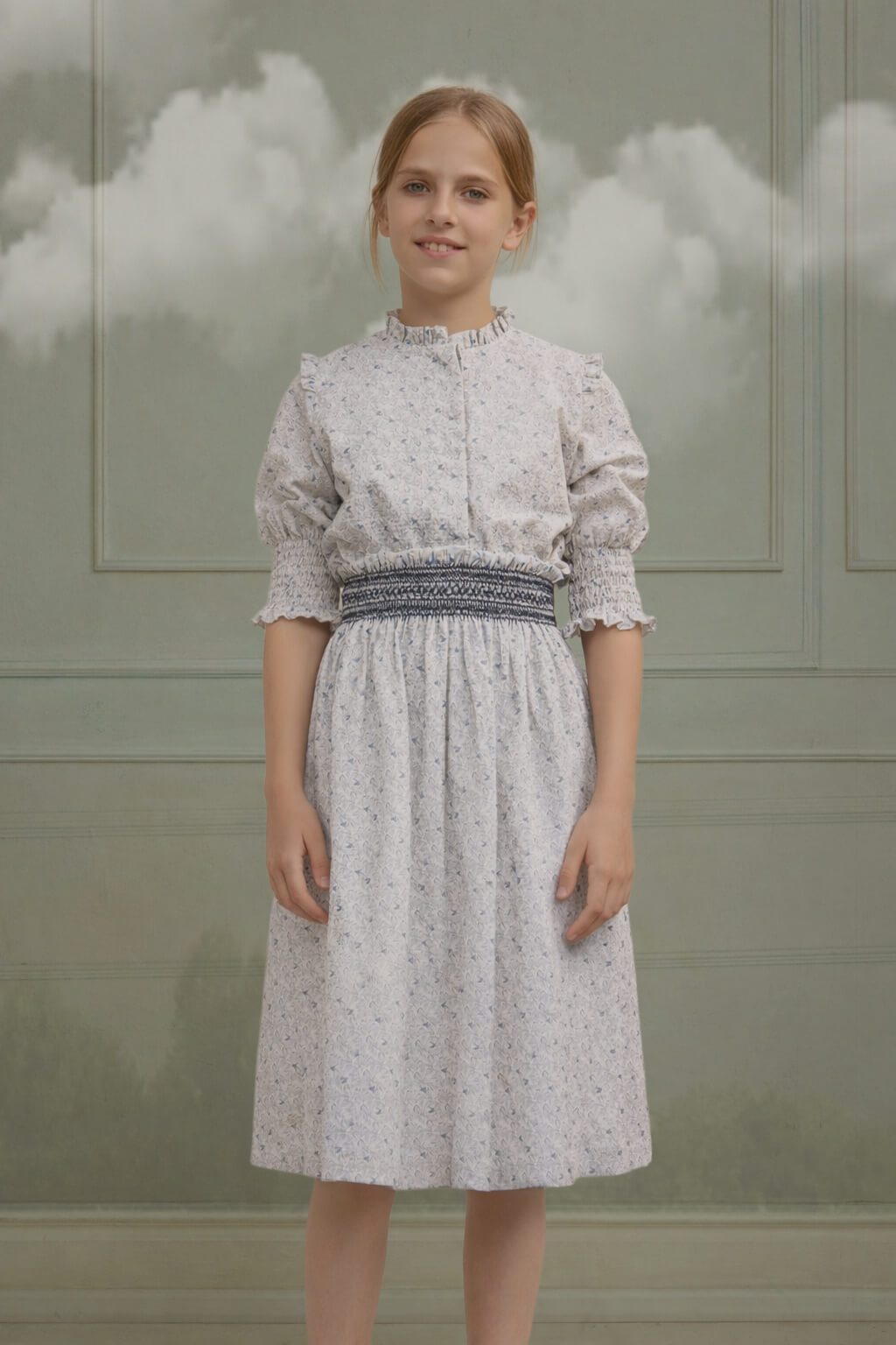 Conjunto de invitada para adolescente, teen en flores azul falda de nido de abeja. Cosmosophie