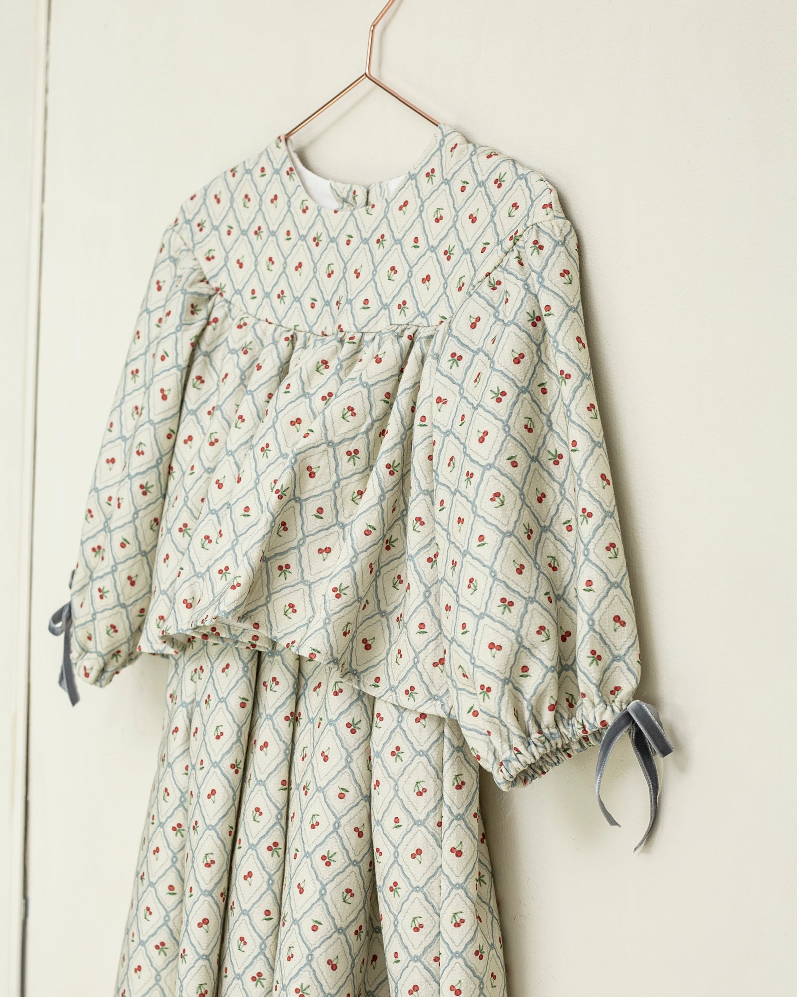 Vestido estampado cerezas cosmosophie