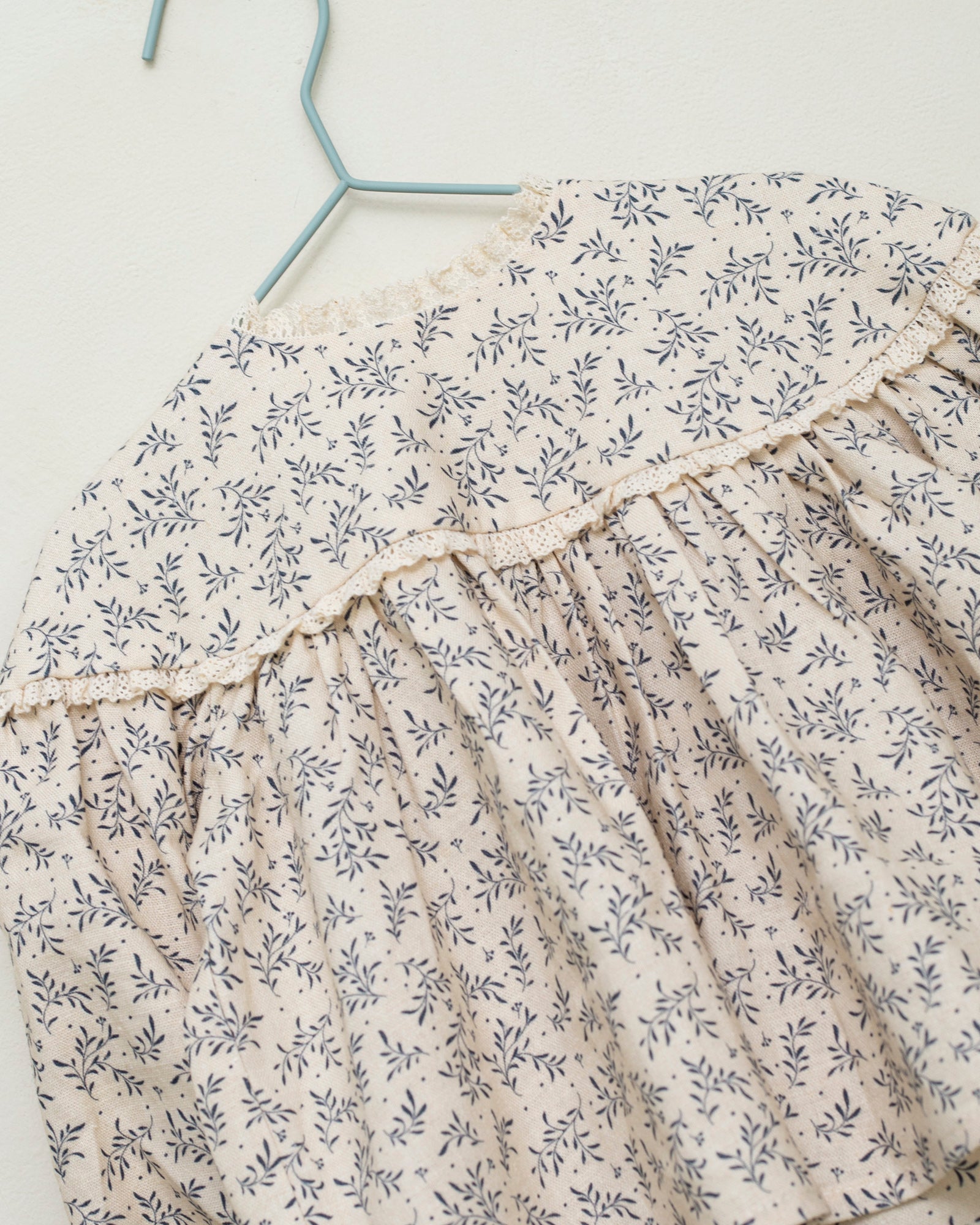 Conjunto bebe lino de flores de cosmosophie