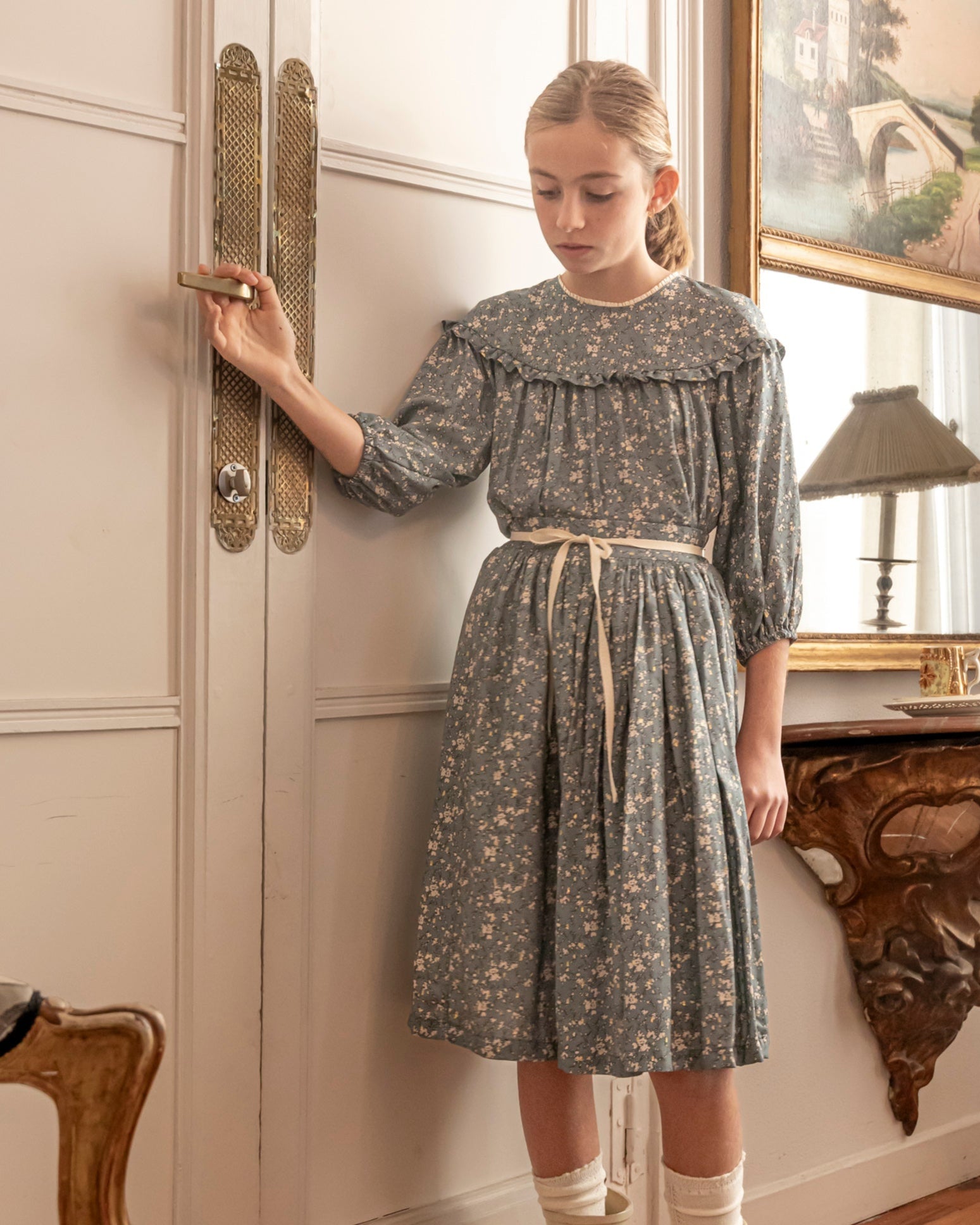 Falda azul grisaceo para adolescentes de flores beige y oro Cosmosophie