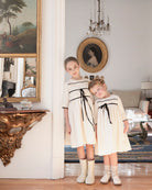 Vestido crcudo con detalles y lazo en negro Palais Cosmosophie.