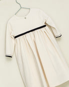 Vestido crcudo con detalles y lazo en negro Palais Cosmosophie.