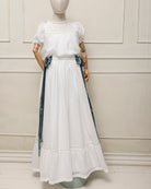 Conjunto de Primera Comunion de falda larga y blusa en blanco roto con encaje, Paola. Cosmosophie.