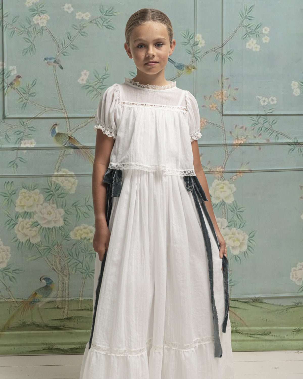 Conjunto de Primera Comunion de falda larga y blusa en blanco roto con encaje, Paola. Cosmosophie.