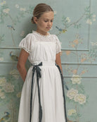 Conjunto de Primera Comunion de falda larga y blusa en blanco roto con encaje, Paola. Cosmosophie.